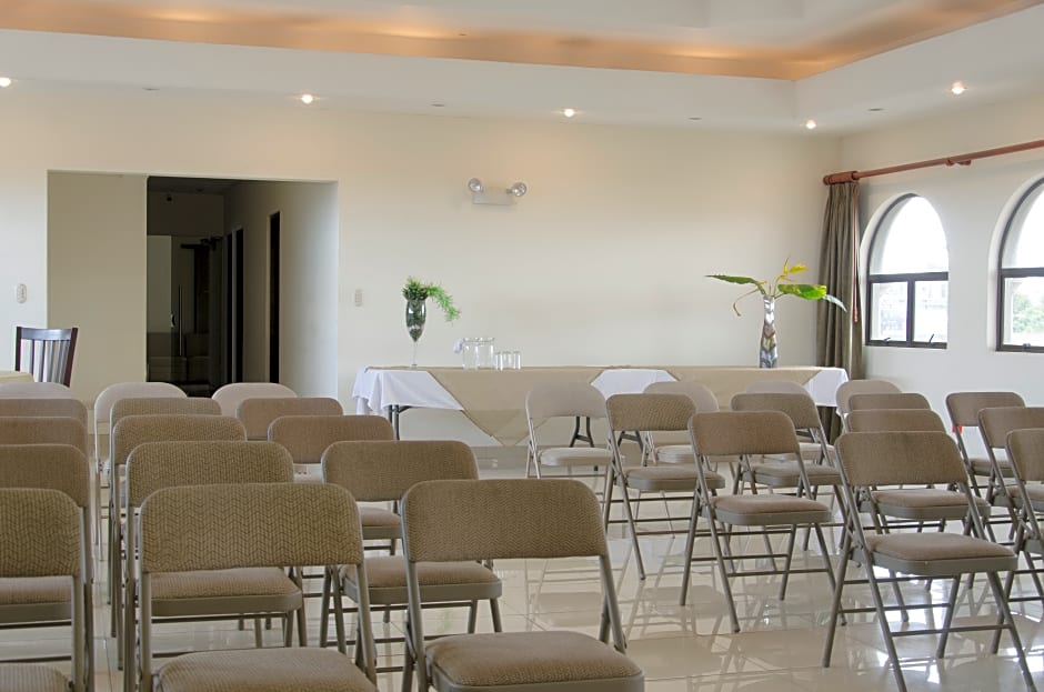 Plaza Real Suites & Apartments