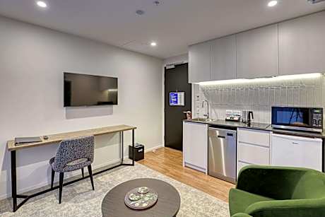 1 King Bed 1 Bedroom Suite Non-Smoking