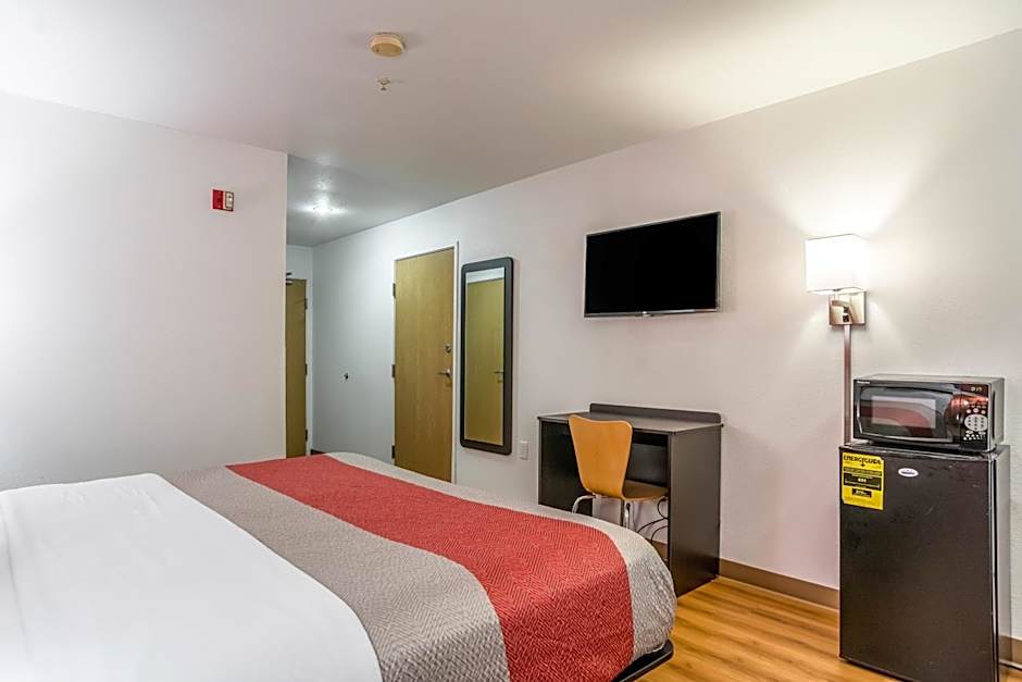 Motel 6-Barkeyville, PA