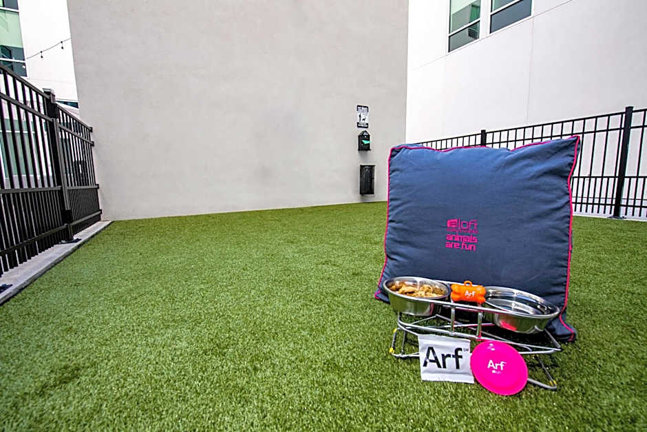 Aloft Savannah Downtown Historic District