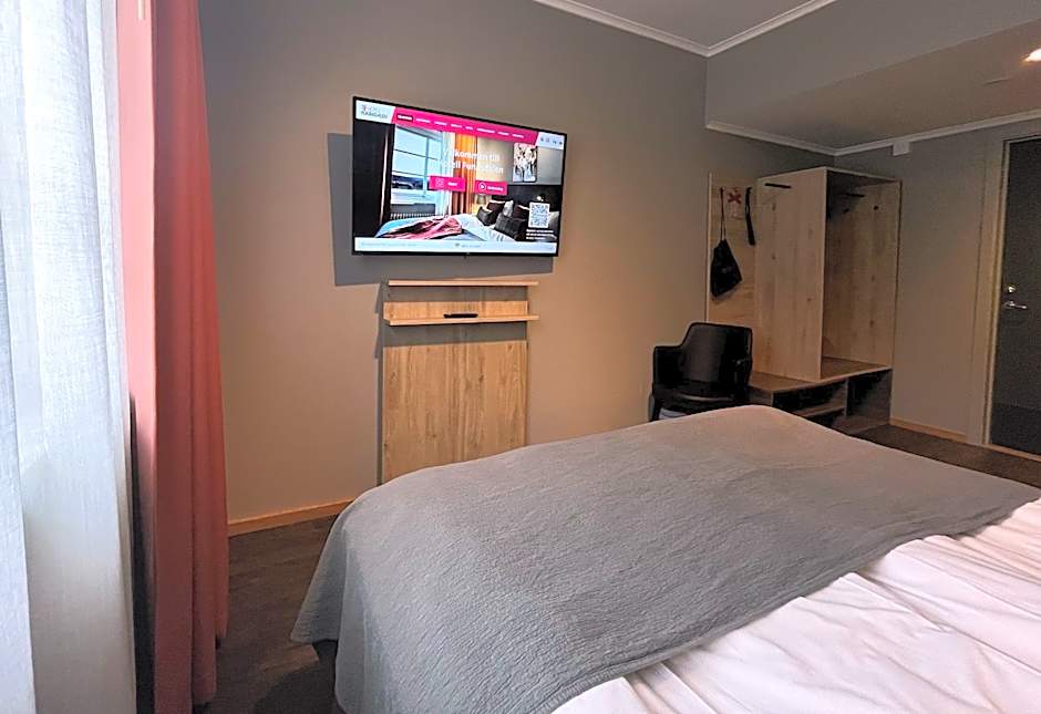 Photo 1 of 6 of Medium Double Room