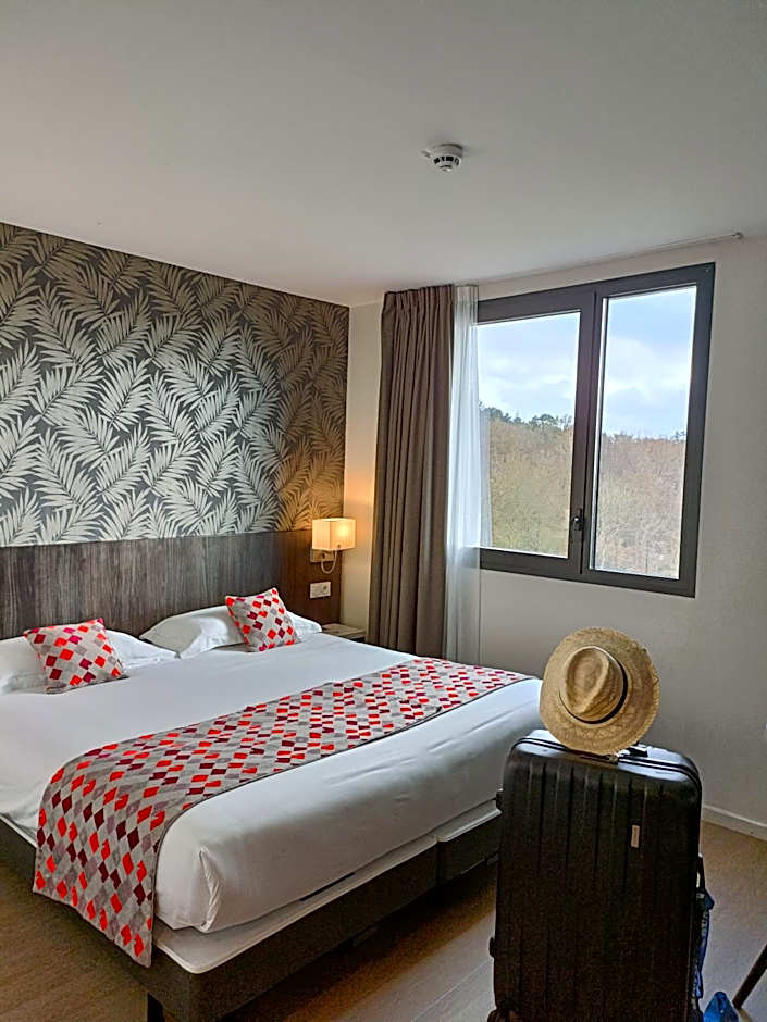 Brit Hotel Ploermel - Hotel de l'Hippodrome