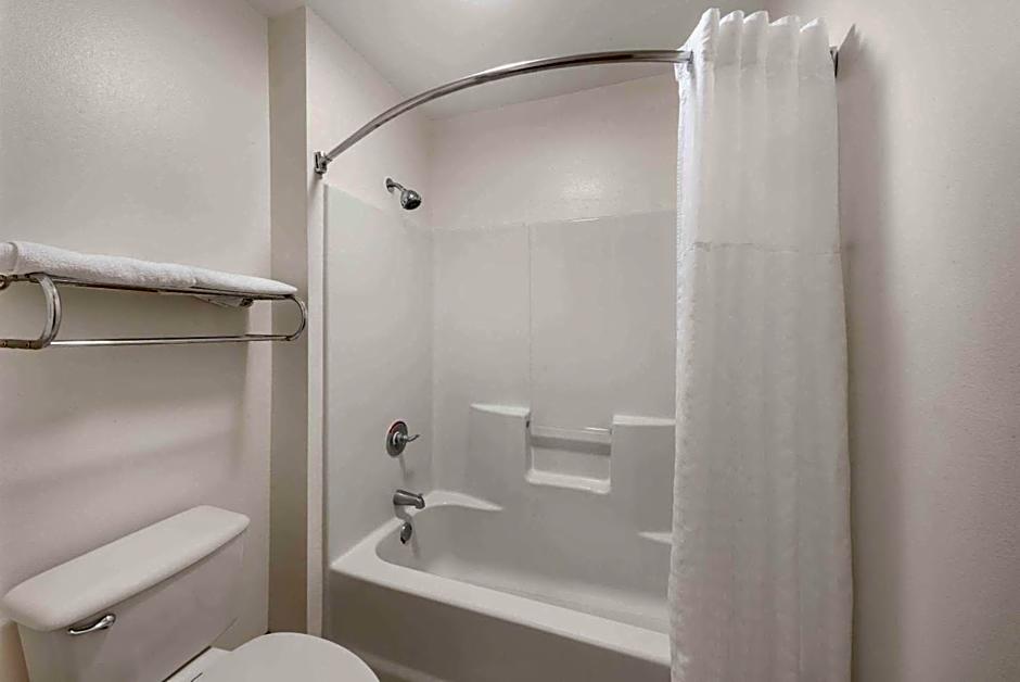 Super 8 by Wyndham Weslaco