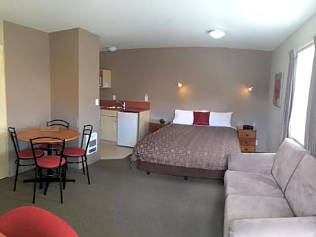 Family Room (5 Adults)