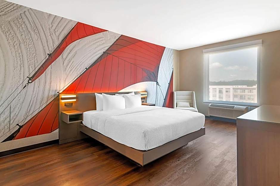 Cambria Hotel & Suites Plymouth