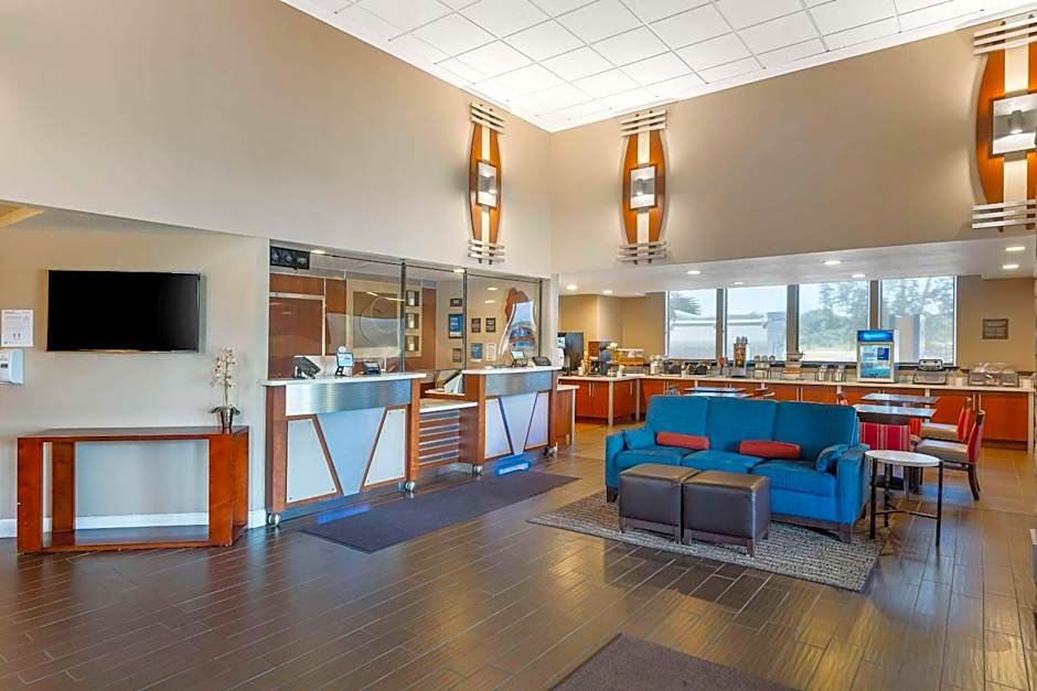 Comfort Inn & Suites Redwood Country
