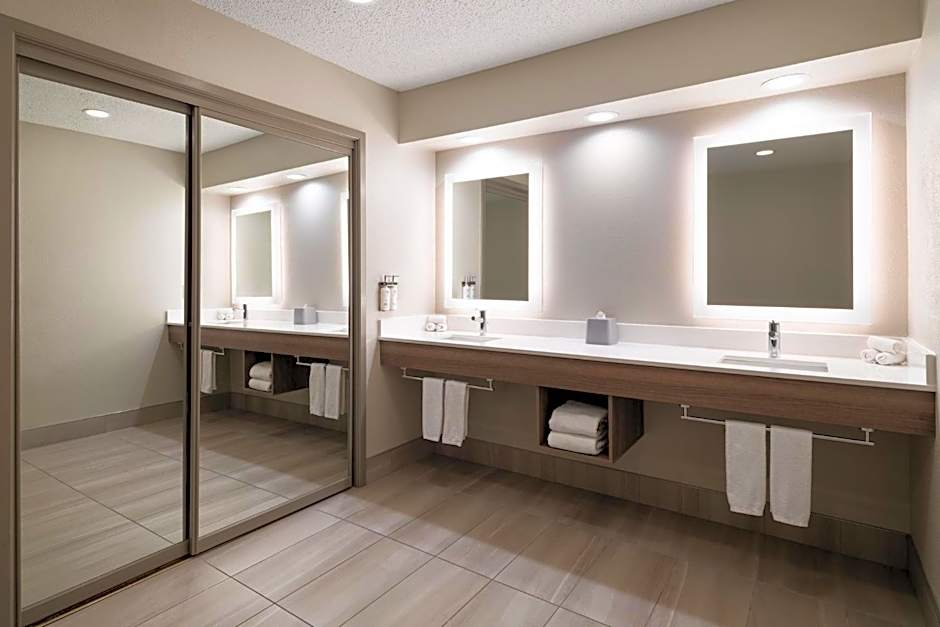 Holiday Inn Express Sheboygan-Kohler / I-43 By IHG