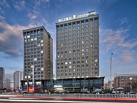WH - Deluxe Bed Suite