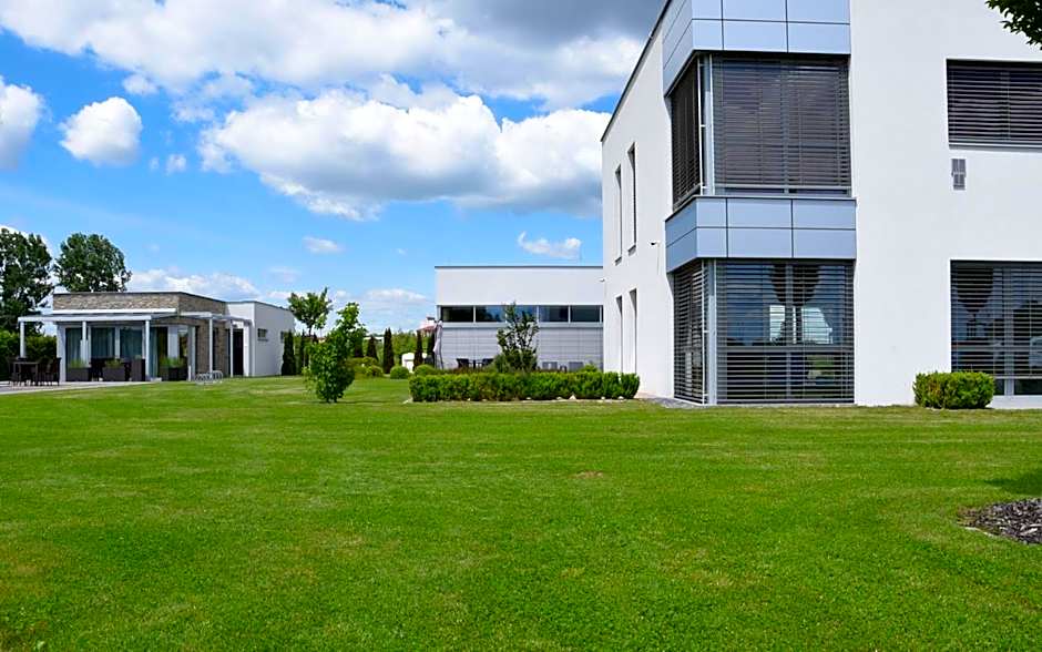 Hotel Harmony Medical & Wellness-Free Parking, 1,8km from the center