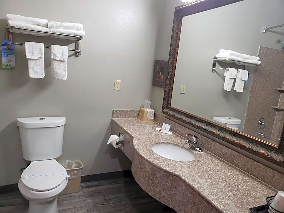 Days Inn & Suites by Wyndham Cleburne TX