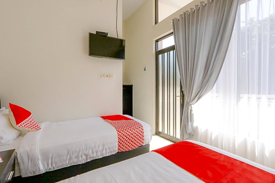 OYO 2798 Semeru Residence Syariah