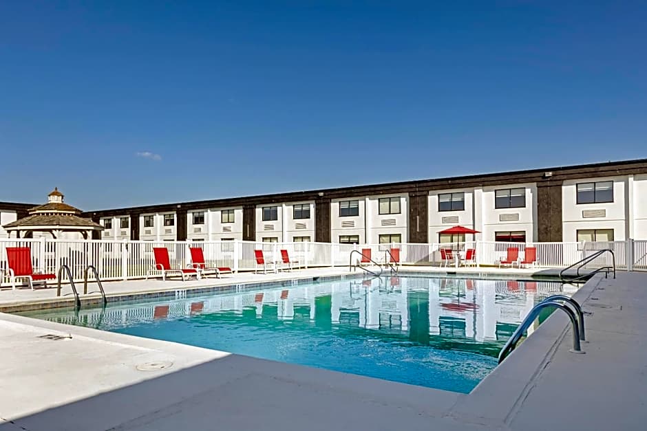 The Lux Hotel & Conference Center, an Ascend Collection Hotel