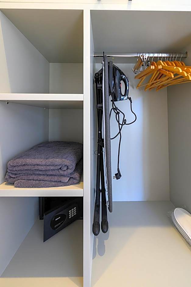 Kannas Mani Luxury Suites -Adults Friendly 14 Plus