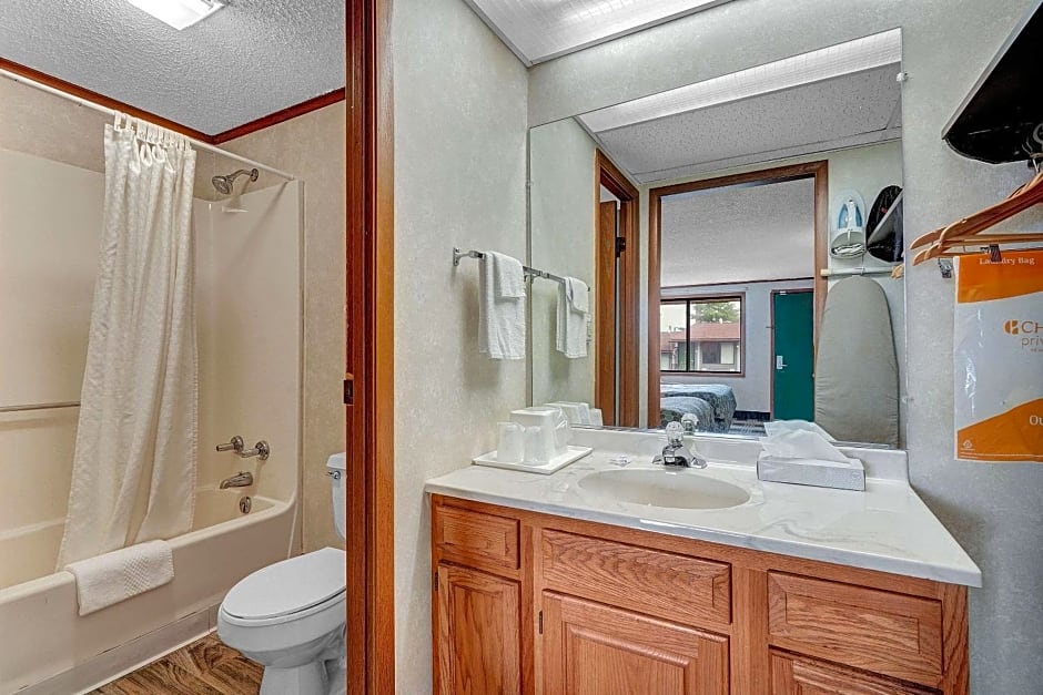 Rodeway Inn & Suites Liverpool