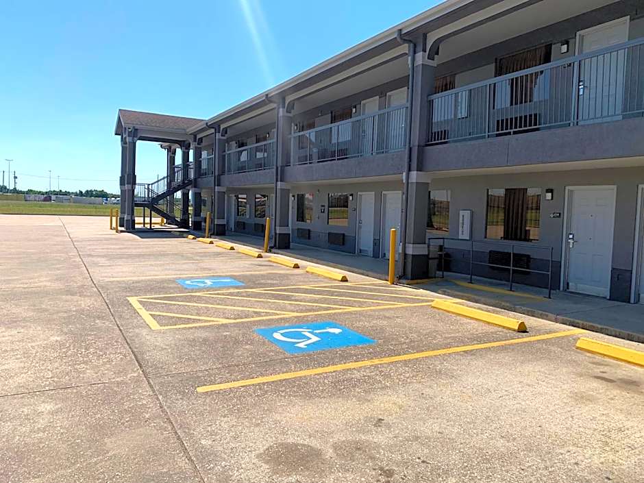 Super 8 by Wyndham Baytown / I-10 – Baytown, TX