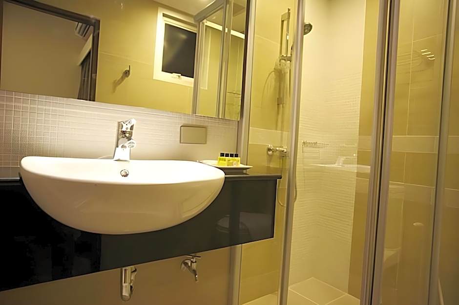 April Suites Pattaya