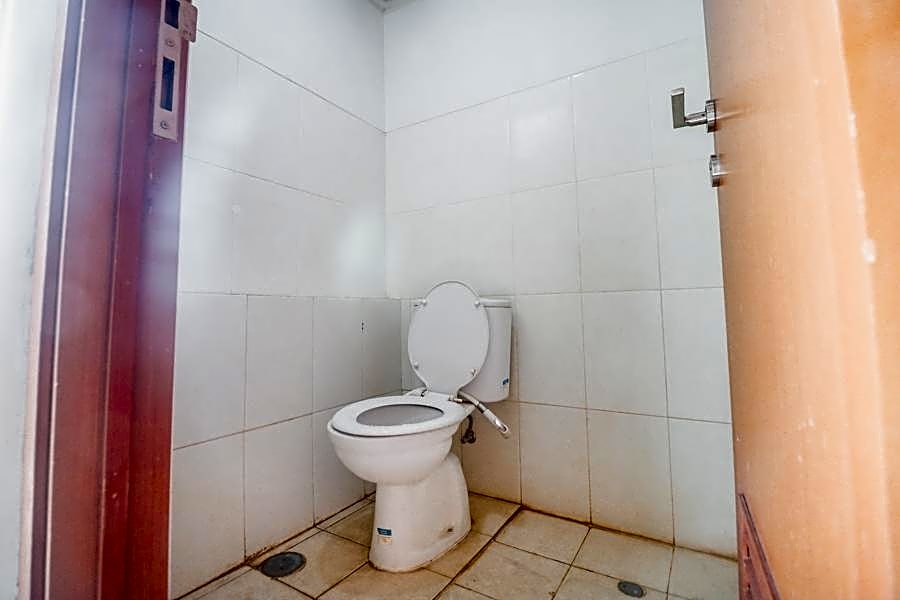 RedDoorz Apartment @ Green Lake View Ciputat