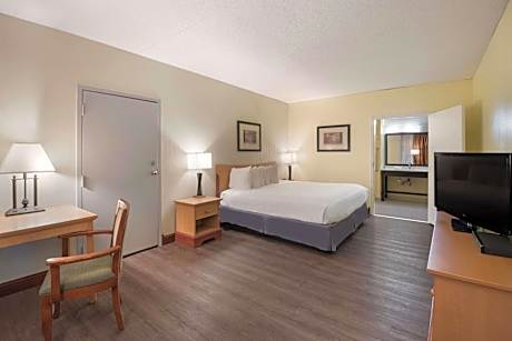 King Room with Bath Tub - Disability Access/Non-Smoking