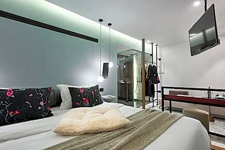 Superior Suite with Outdoor Jacuzzi -Sea View