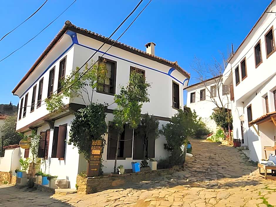 Kirkinca Houses