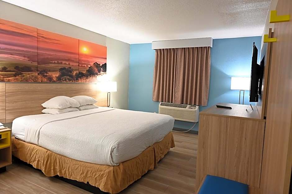 Days Inn by Wyndham Salina I-70