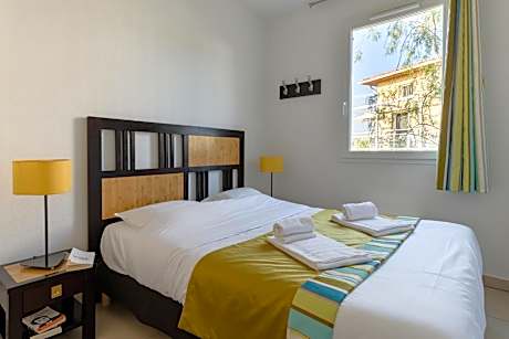 Two-Bedroom Duplex Apartment with Air Conditioning (6 Adults)