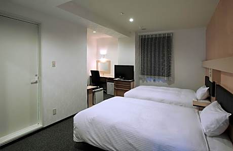 Corner Twin Room - Non-Smoking