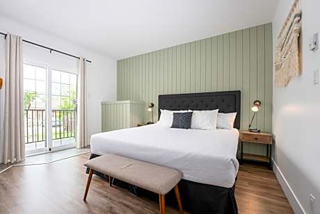 Deluxe King Suite