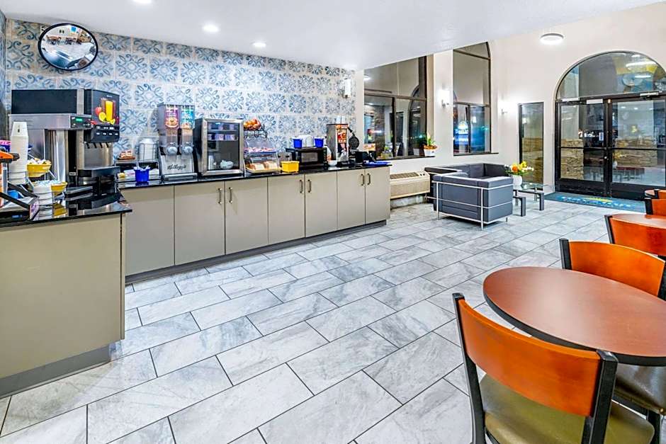 Days Inn by Wyndham Los Lunas