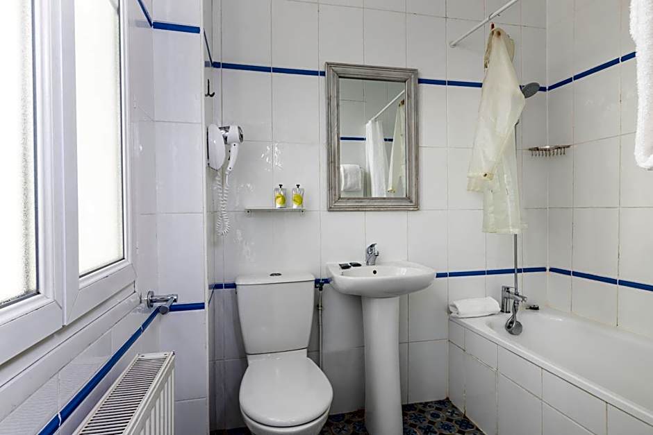 Le Regent Montmartre by Hiphophostels