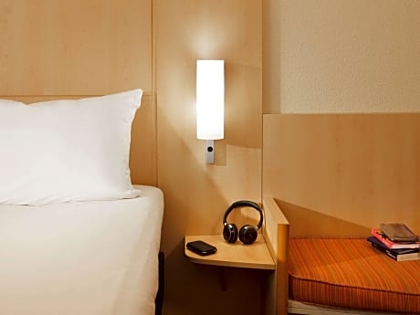 Accessible Room with 1 double bed