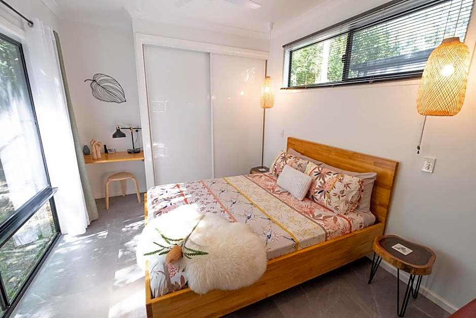 Airlie Beach Eco Cabins - Adults Only