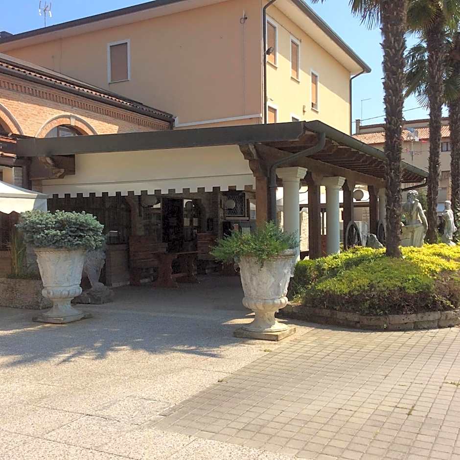 Hotel Pizzeria Ristorante "Al Leone"