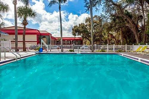 Super 8 by Wyndham Clearwater/US Hwy 19 N