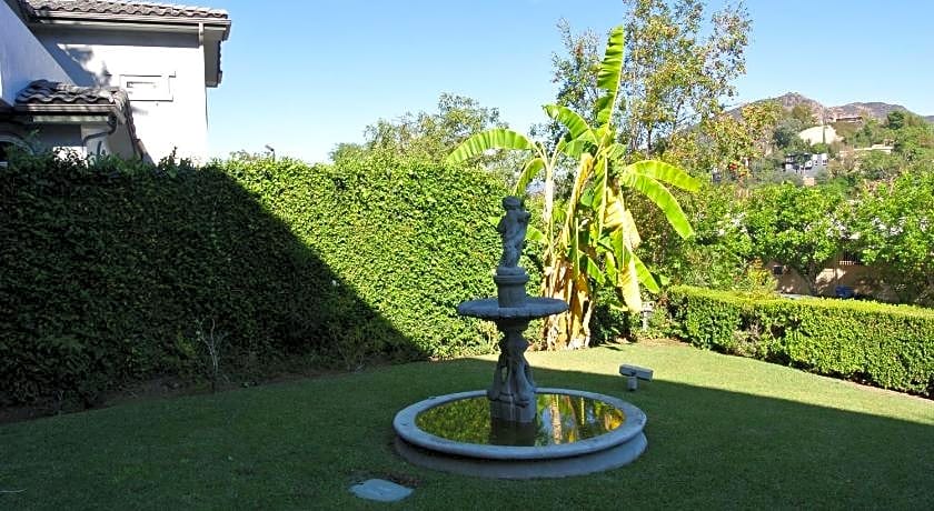 Bed and Breakfast in Hollywood Hills