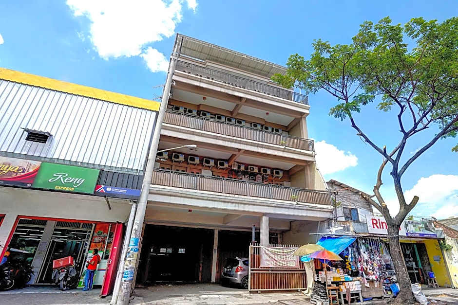 OYO Flagship 90890 Bratang Gede Residence