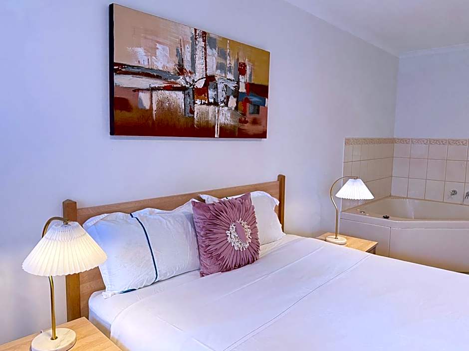 Beachcomber Motel & Apartments