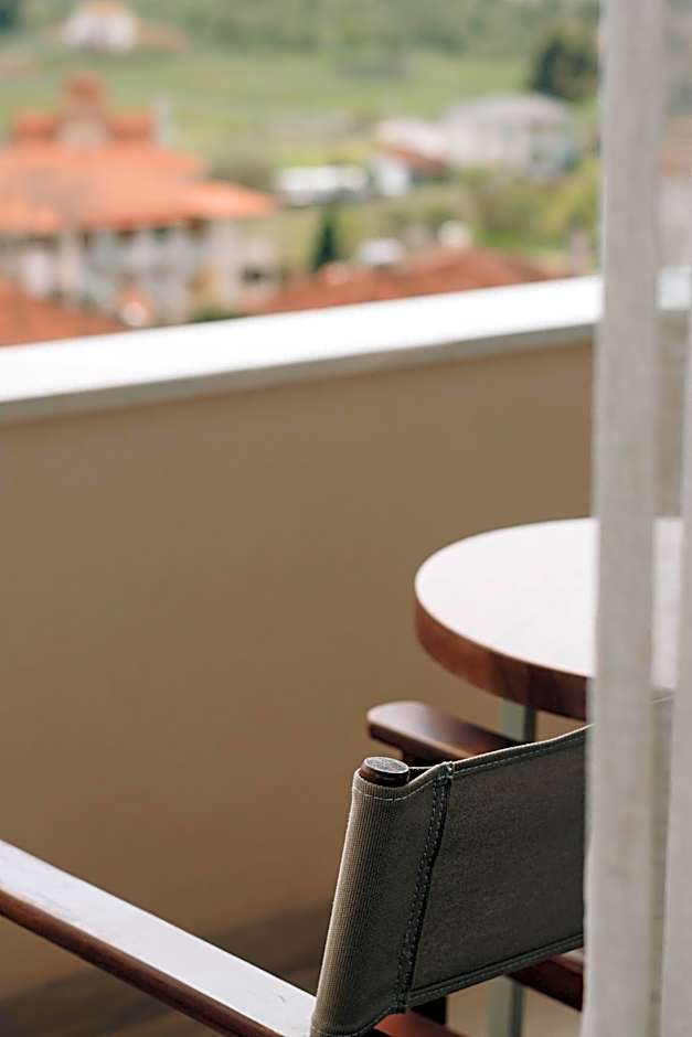 AKROTHEA suites & lounge