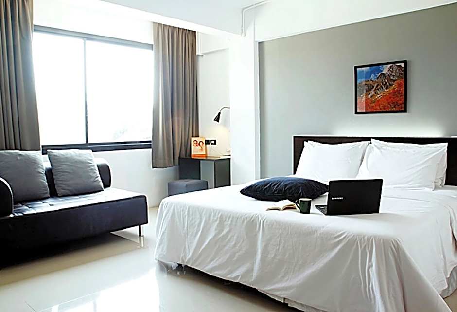 IZEN Budget Hotel & Residences