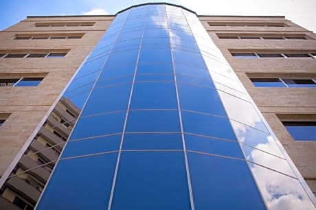 Triple standard 1 cama  Matrimonial  mas una  cama  individual