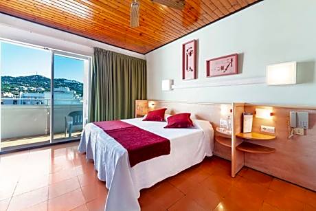 Triple Room (3 Adults)