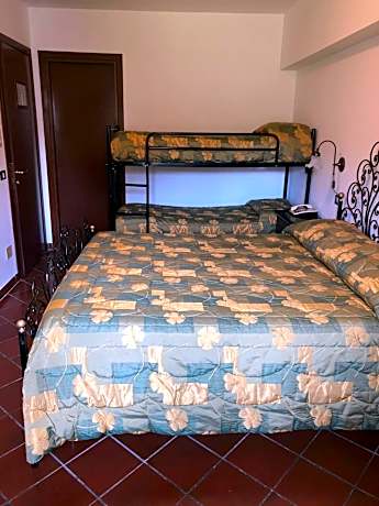 Quadruple Room with Garden View