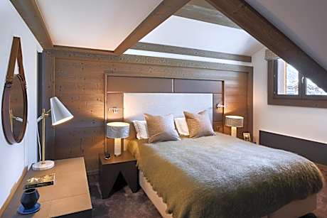 FOUR-BEDROOM DELUXE RESIDENCE