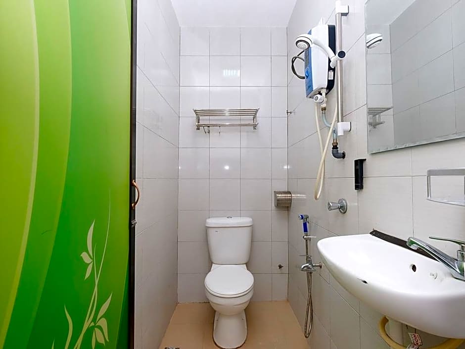 OYO 850 Gold Star Hotel