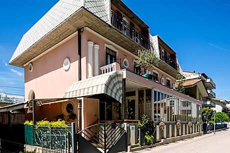 Hotel Cesari