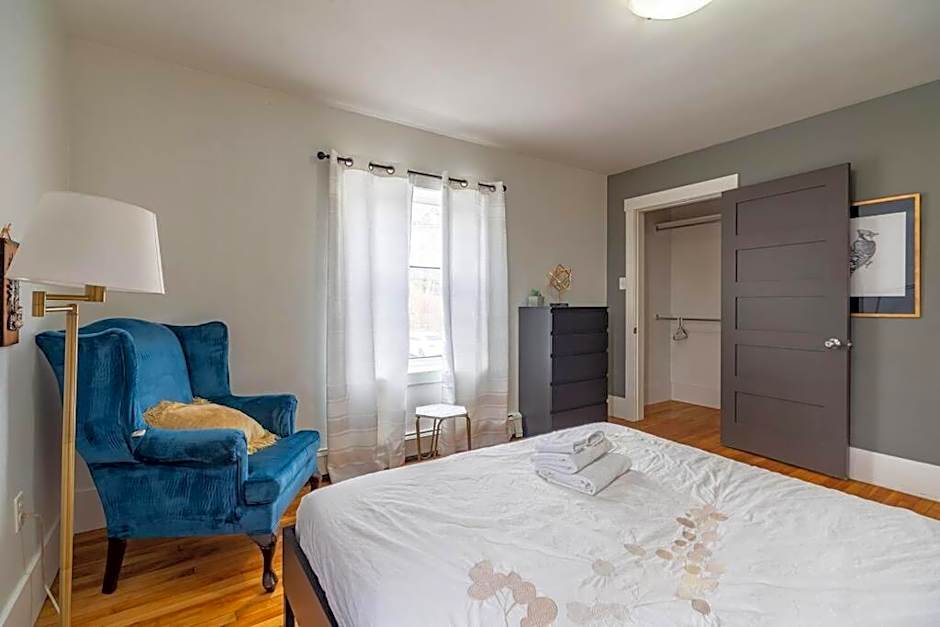 Large & Sunny Beautiful Home #103