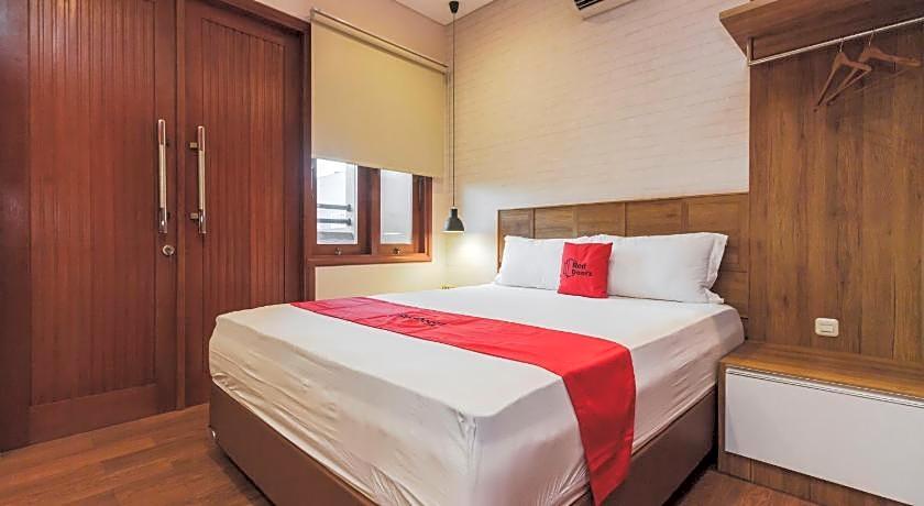 RedDoorz Plus @ CBD Bintaro