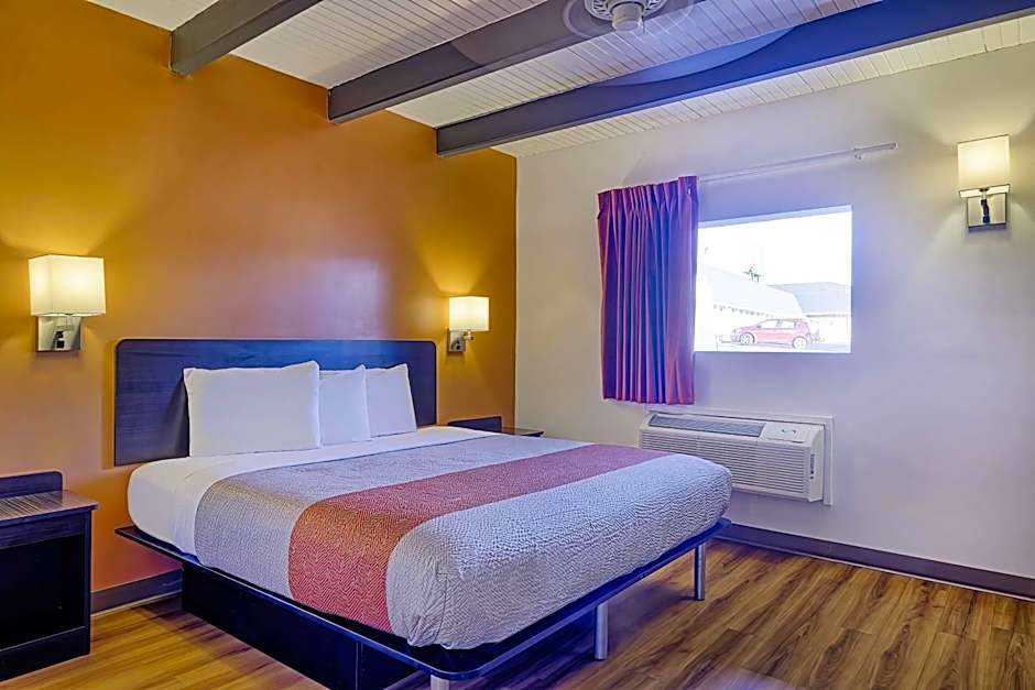 Motel 6 Sullivan MO