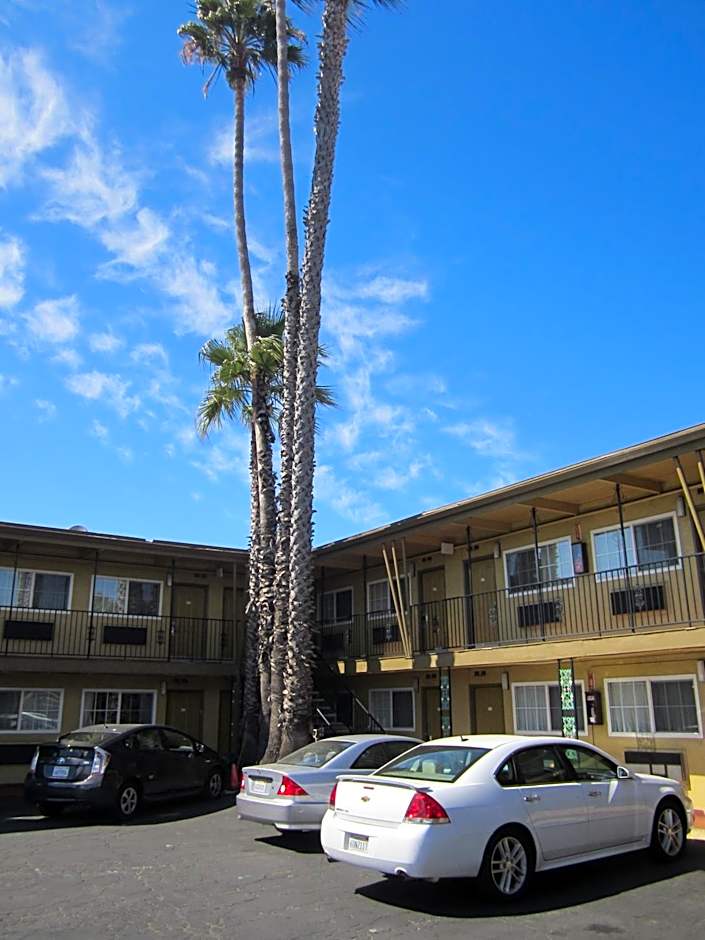 Civic Center Lodge / Lake Merritt BART
