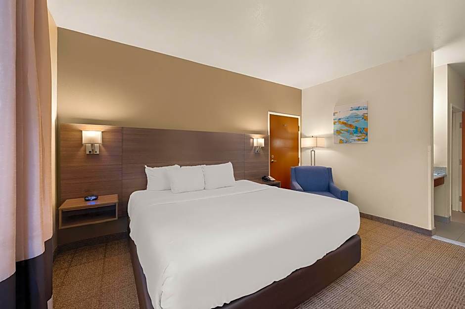 Comfort Inn & Suites In Fenton